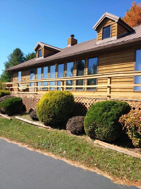 15 Fairlake Ln, Laurel Fork, VA 24352 photo 2