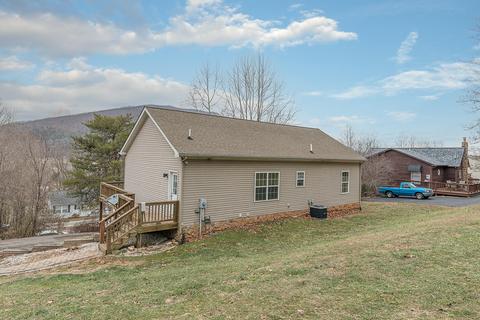 115 Chenault St, Buchanan, VA 24066 photo 43