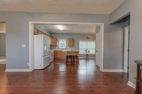 115 Chenault St, Buchanan, VA 24066 photo 4