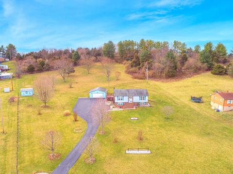 5013 Thornspring Rd, Pulaski, VA 24301 photo 1