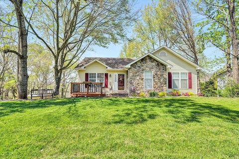 90 Chenault St, Buchanan, VA 24066 photo 1
