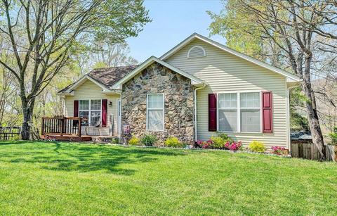 90 Chenault St, Buchanan, VA 24066 photo 2
