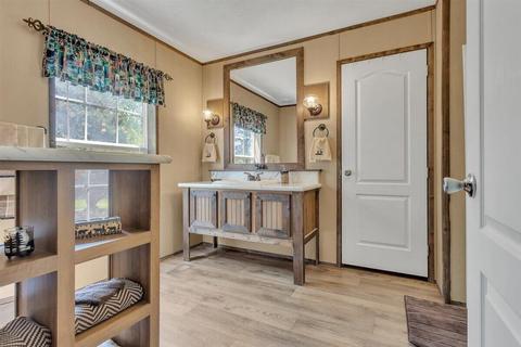 207 Oakridge Dr, Thaxton, VA 24174 photo 9