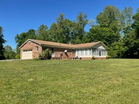 1282 Morehead Ave, Ridgeway, VA 24148 photo 2