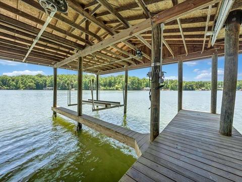 580 Windtree Dr, Moneta, VA 24121 photo 4