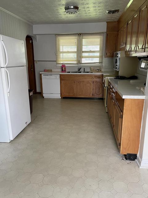 706 Carlyle St, Covington, VA 24426 photo 16