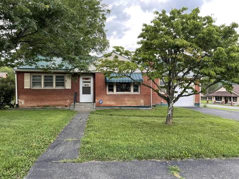 706 Carlyle St, Covington, VA 24426 photo 1