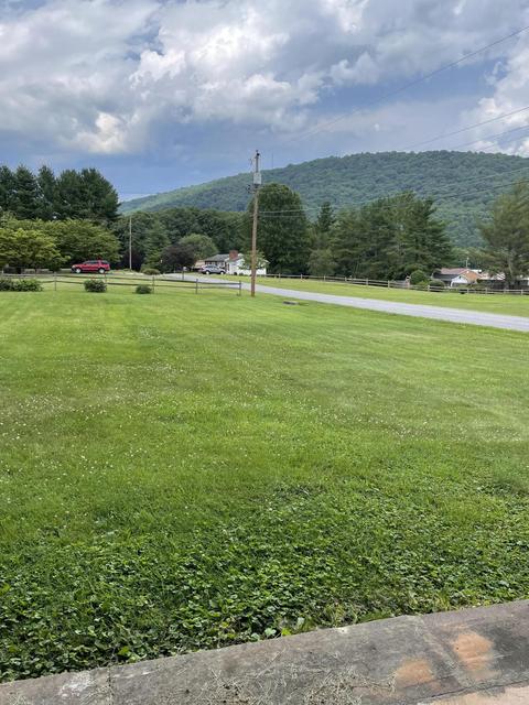 706 Carlyle St, Covington, VA 24426 photo 4