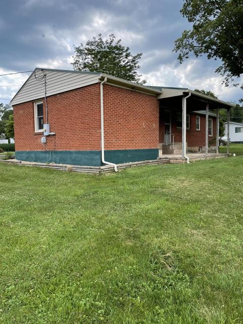 706 Carlyle St, Covington, VA 24426 photo 6