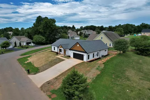 1022 Westcove Rd, Huddleston, VA 24104