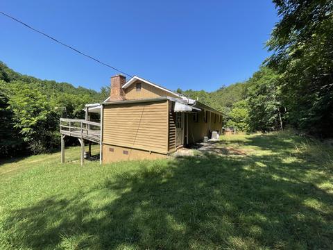 5658 Berry Patch Ln, Elliston, VA 24087 photo 3