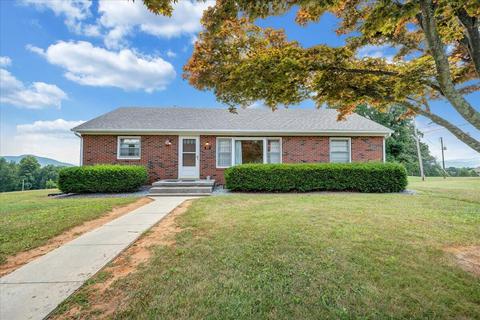 82 Dakota Ln, Troutville, VA 24175