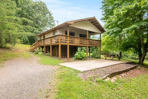 1353 Woods Gap Rd SE, Floyd, VA 24091 photo 1