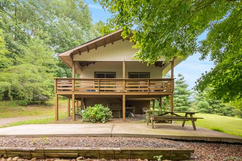 1353 Woods Gap Rd SE, Floyd, VA 24091 photo 2