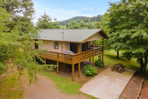1353 Woods Gap Rd SE, Floyd, VA 24091 photo 3