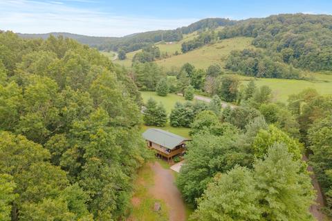 1353 Woods Gap Rd SE, Floyd, VA 24091 photo 8