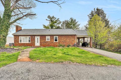 135 Hillcrest Dr, Rocky Mount, VA 24151