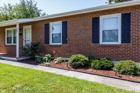207 E Hill Ct, Salem, VA 24153 photo 3