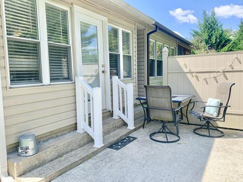 104 W Riverview Dr, Covington, VA 24426 photo 8