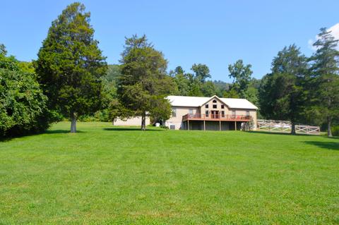 1126 E Dolly Ann Dr, Covington, VA 24426 photo 3