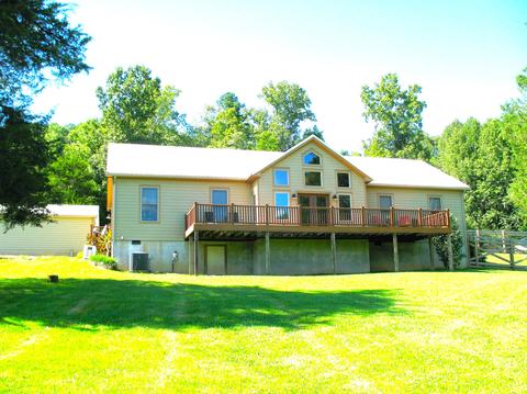 1126 E Dolly Ann Dr, Covington, VA 24426 photo 1
