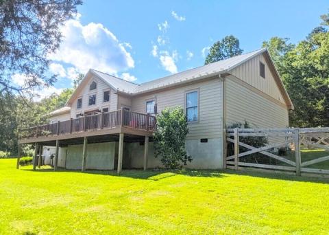 1126 E Dolly Ann Dr, Covington, VA 24426 photo 2