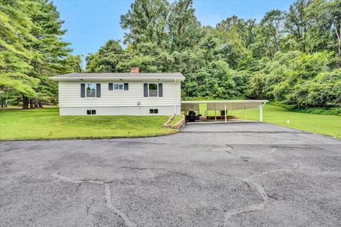 2721 Creekside Dr, Salem, VA 24153 photo 2