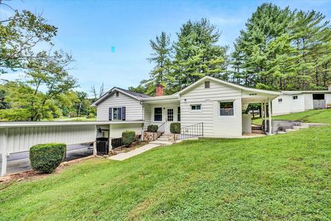 2721 Creekside Dr, Salem, VA 24153 photo 1