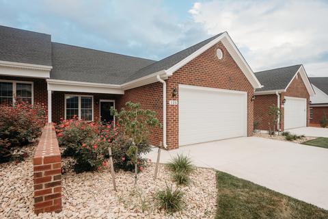 131 Villa Oak Cir, Bedford, VA 24523