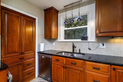 693 Davis Rd, Roanoke, VA 24012 photo 13