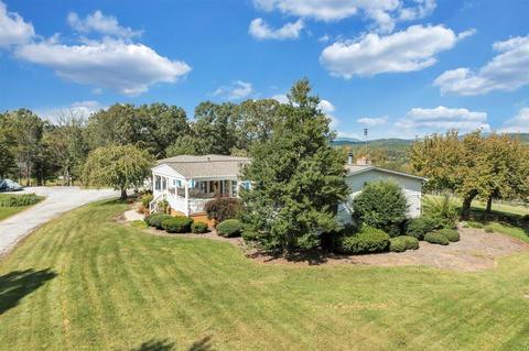 153 Stage Rd, Buchanan, VA 24066 photo 3