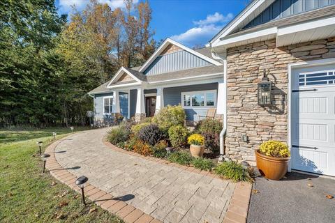 288 Bermuda Dr, Hardy, VA 24101 photo 2