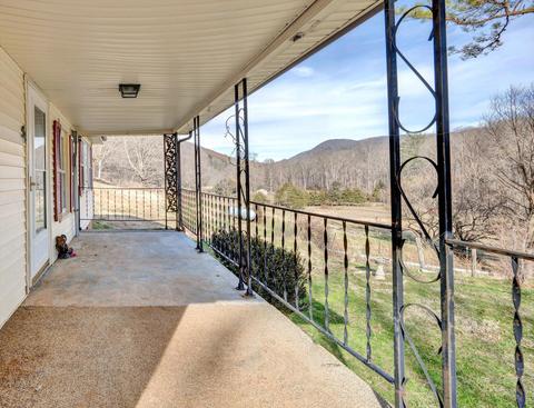 2265 Pico Rd, Buchanan, VA 24066 photo 5