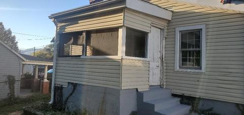 632 E Calhoun St, Salem, VA 24153 photo 5