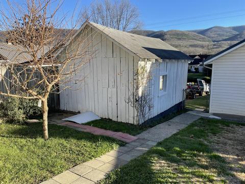 224 E Parrish St, Covington, VA 24426 photo 12