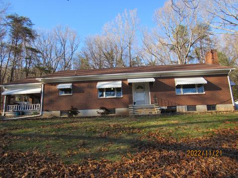 590 4th St, Buchanan, VA 24066 photo 2