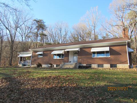 590 4th St, Buchanan, VA 24066 photo 1