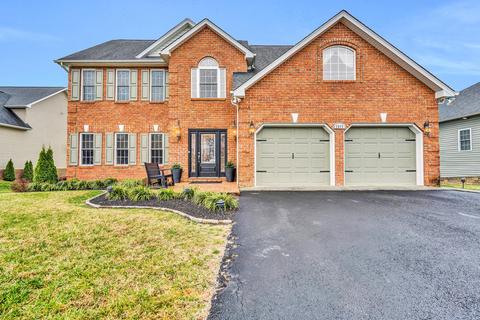 7935 Carriage Park Dr, Roanoke, VA 24019