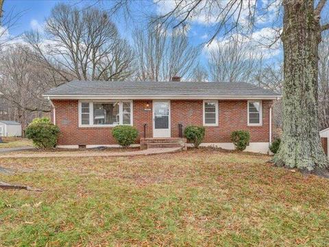 907 Owens Rd, Martinsville, VA 24112