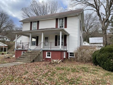 1302 E Dolly Ann Dr, Covington, VA 24426 photo 1