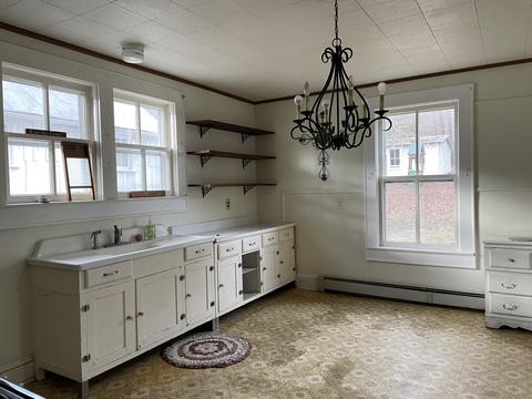 1302 E Dolly Ann Dr, Covington, VA 24426 photo 9
