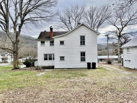 1302 E Dolly Ann Dr, Covington, VA 24426 photo 2
