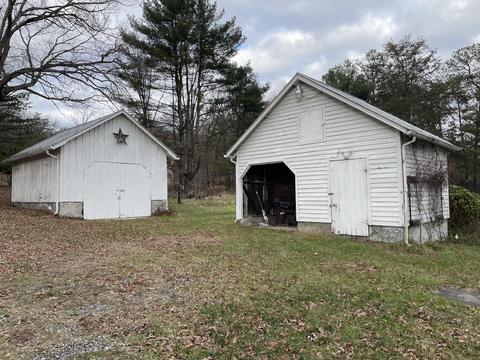 1302 E Dolly Ann Dr, Covington, VA 24426 photo 5