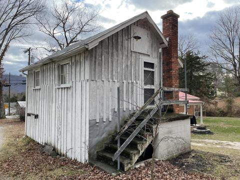 1302 E Dolly Ann Dr, Covington, VA 24426 photo 7