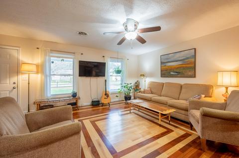 208 Pine St SE, Floyd, VA 24091 photo 15
