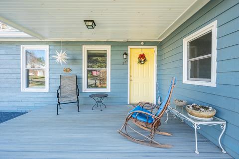 208 Pine St SE, Floyd, VA 24091 photo 10