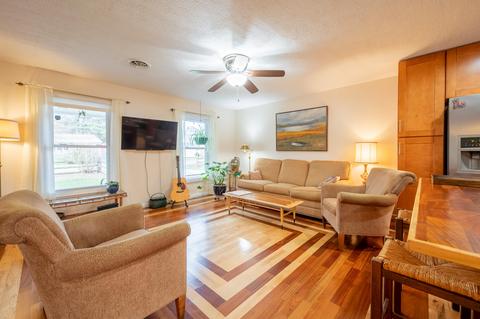 208 Pine St SE, Floyd, VA 24091 photo 14