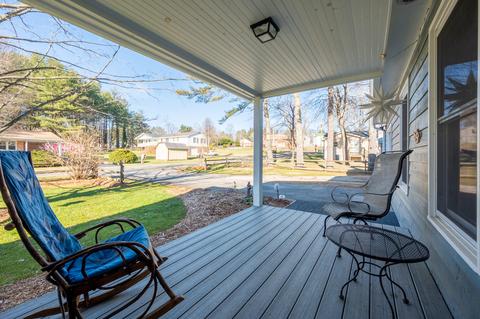 208 Pine St SE, Floyd, VA 24091 photo 11