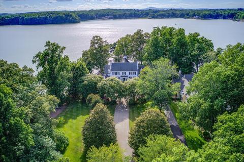 5 Lands End Rd, Penhook, VA 24137