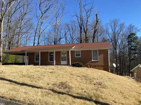 905 Meadow Ln, Martinsville, VA 24112